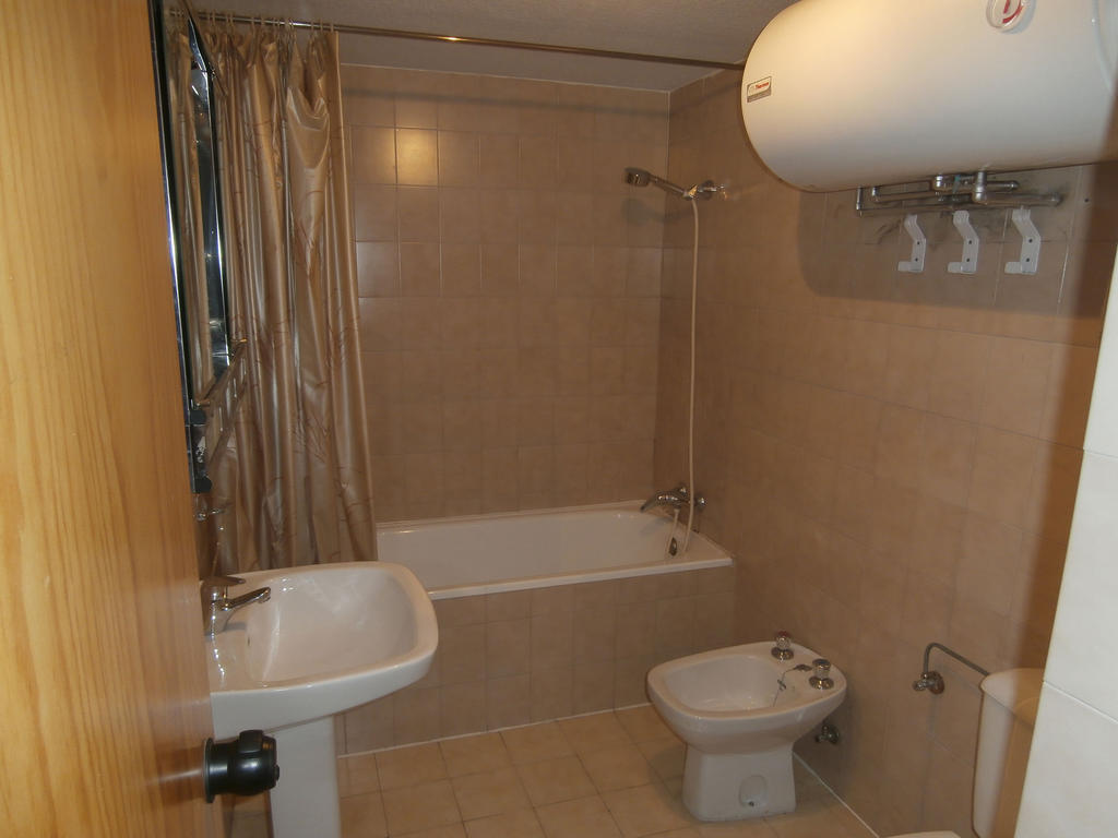 Apartamentos Mont Blanc Asn سْييرا نيفادا الغرفة الصورة